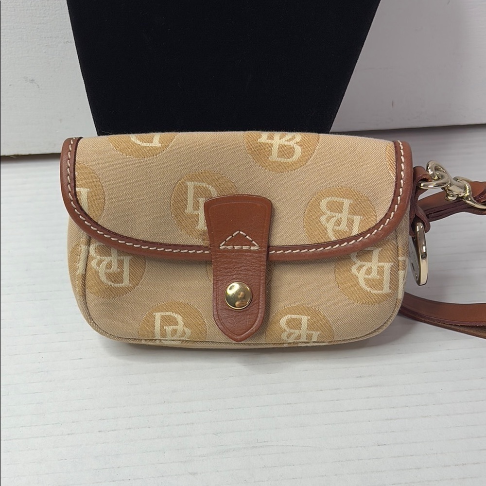 DOONEY & BOURKE Vintage Signature Brown Canvas Leather Monogram Wristlet